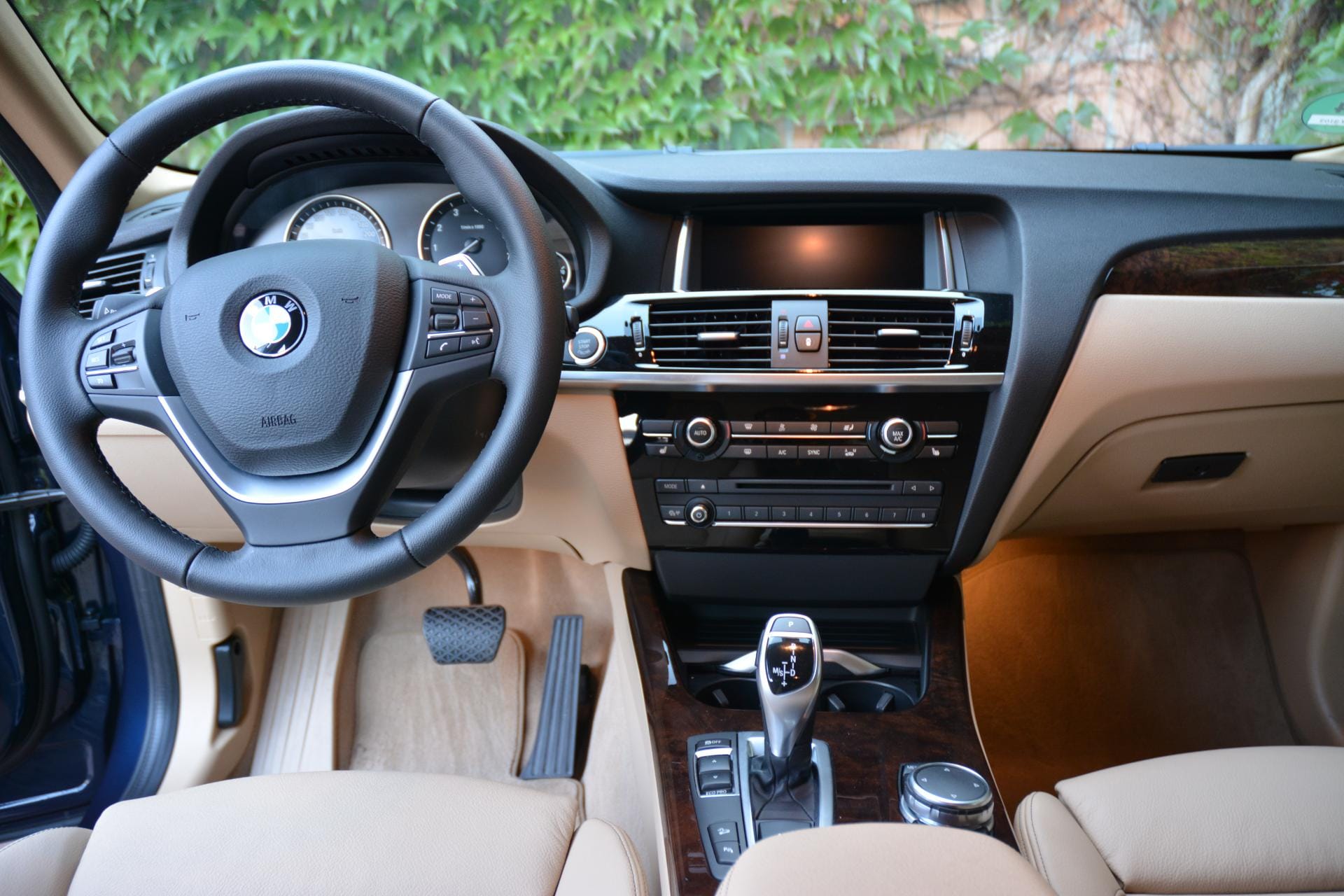 Das Cockpit bietet das übliche BMW-Layout - hochwertig und dabei sachlich.
