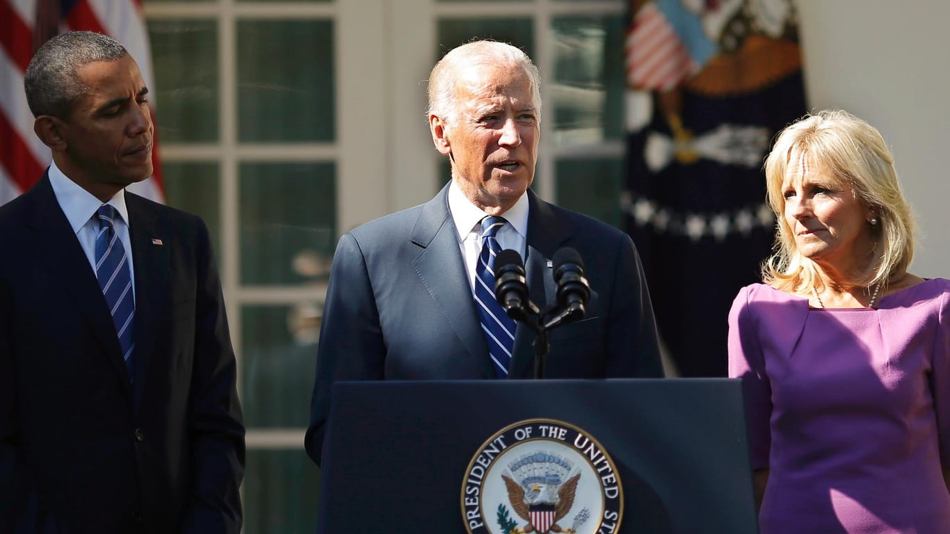 US-Vizepräsident Biden mit Ehefrau und "Chef": Er verzichtet auf die Kandidatur zum Präsidenten.