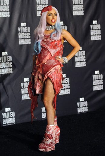 Kleine Anekdote: Lady Gagas Kleid, das sie während der MTV Video Music Awards 2010 trug, bestand aus Flank Steaks.