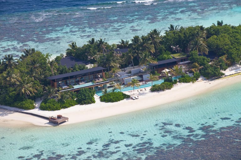Die Malediven-Insel Coco Prive Kuda Hithi aus der Vogelperspektive. Wer das nötige Kleingeld hat, reserviert sich die ganze Insel mit ihren sechs Villen.