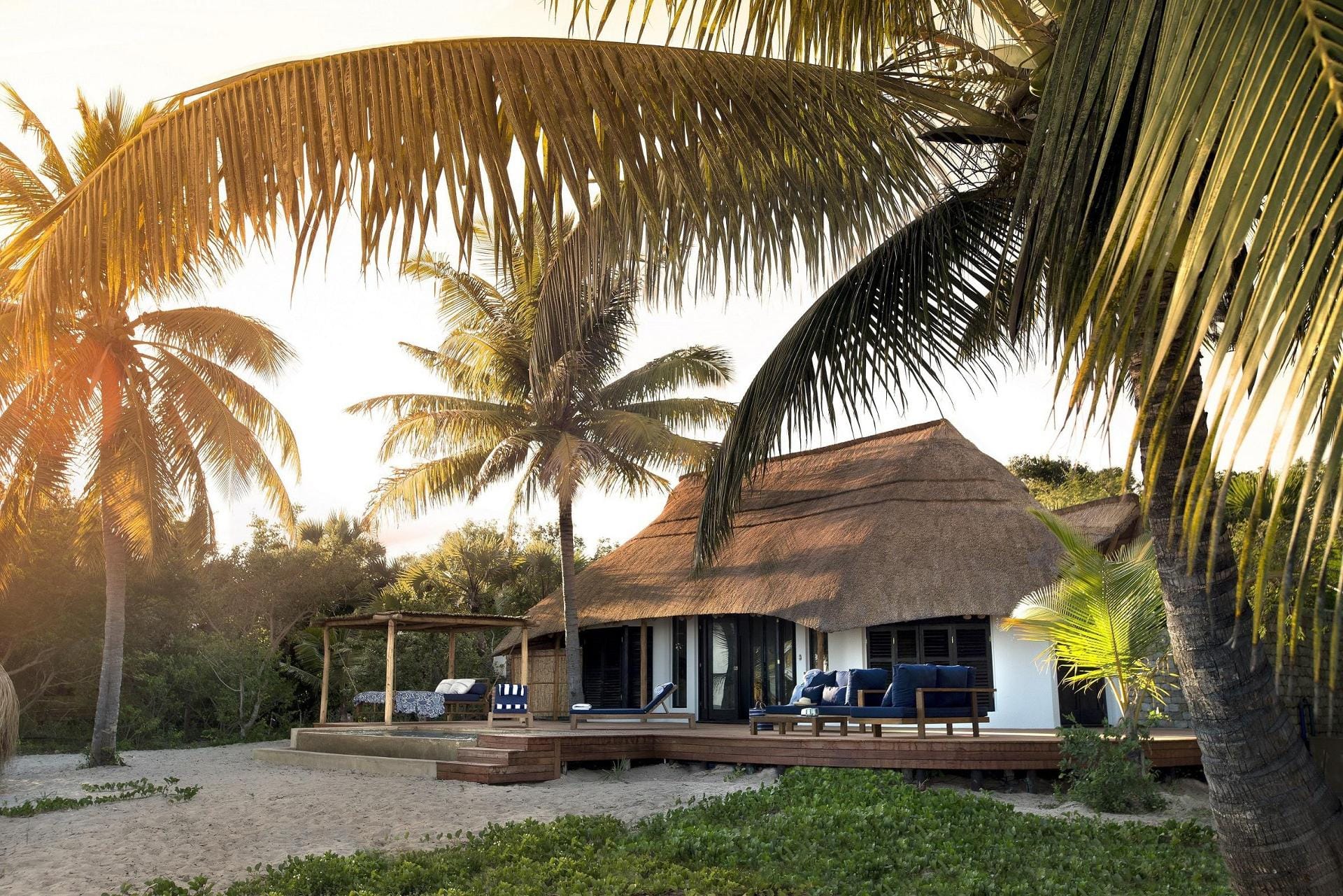 Barfußurlaub mit Out-of-Afrika-Feeling erleben die Besucher der Insel Benguerra vor der Küste Mosambiks.