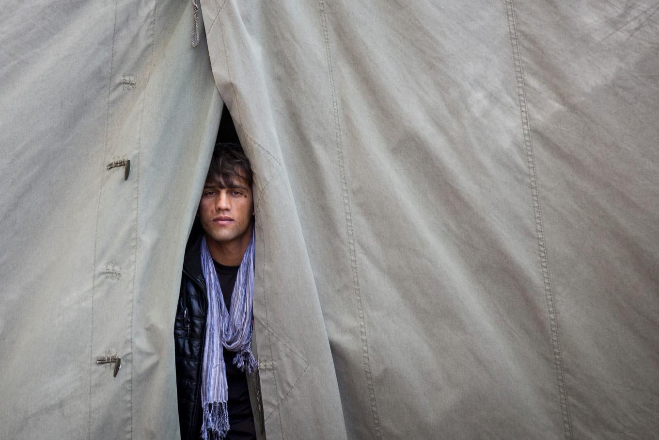 Im Oktober herrschten in Berlin schon Temperaturen um den Gefrierpunkt. In der Kruppstraße warten Flüchtlinge auf ihre Registrierung.