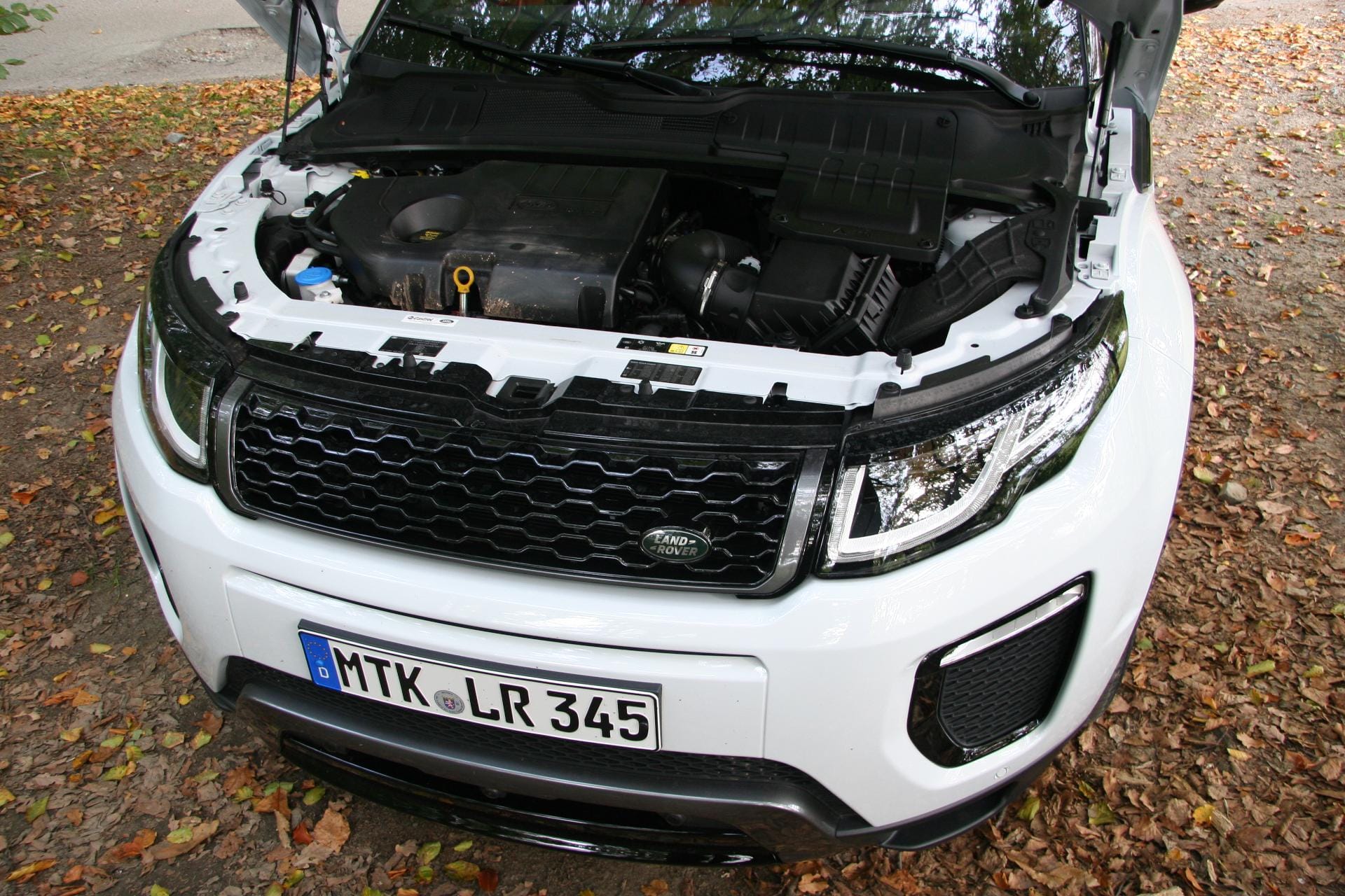 Der von Jaguar und Land Rover entwickelte Vierzylinder-Diesel der Ingenium-Baureihe leistet als TD4 150 oder 180 PS.