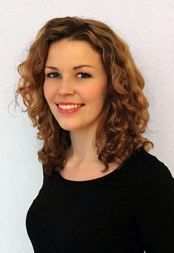Social Media & Communications Manager Kira Strauß, 27, mag zudem keine übertriebene Eitelkeit.