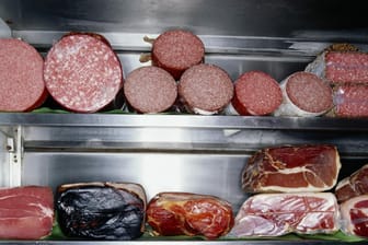 Gepökelte Fleischwaren wie Salami werden in die Kategorie "krebserregend" eingestuft.