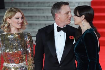 Daniel Craig mit den Bond-Girls Monica Bellucci (r.) und Léa Seydoux in London.