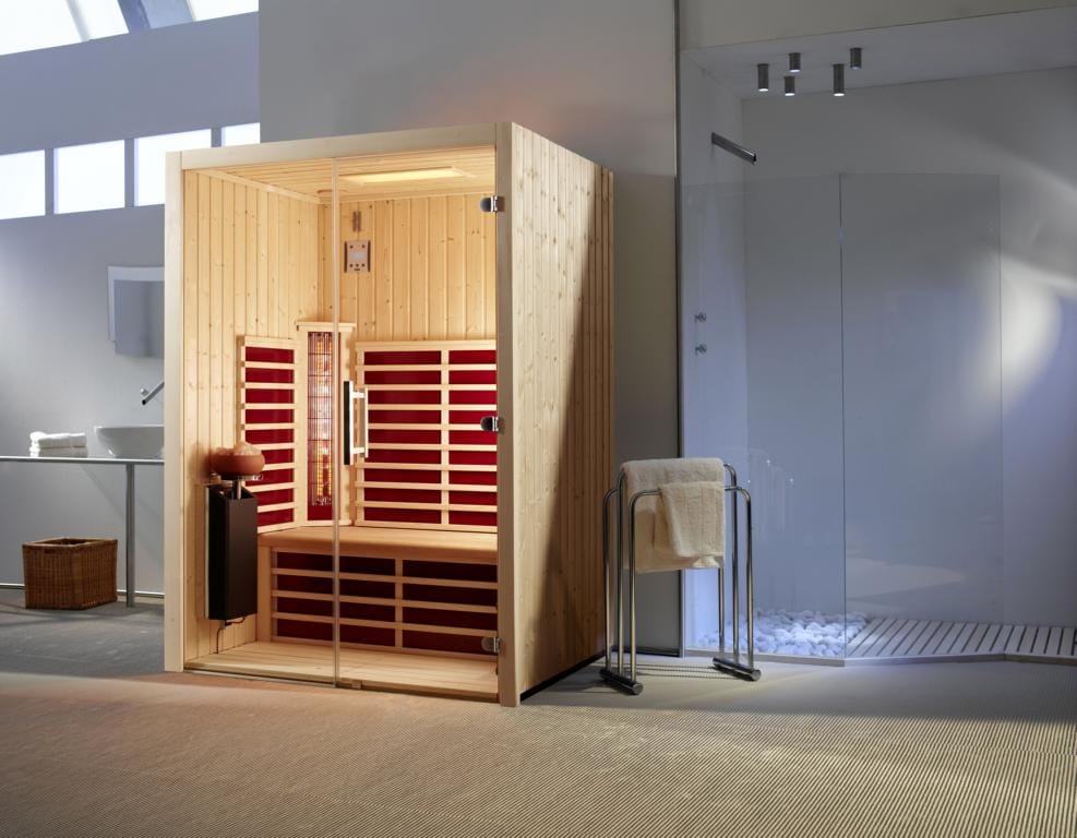 Wenn Sauna zu aufwendig ist: Infrarotkabinen sehen gut aus und erzeugen ebenso Hitze. Doch der Innenarchitekt Andreas Klumpf weiß aus Erfahrung: Darin schwitzt man völlig anders.