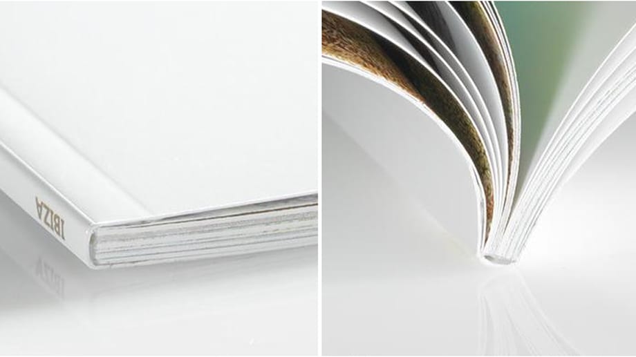 Bei der Softcover-Klebebindung werden die Buchseiten in einen "weichen" Einband geklebt.