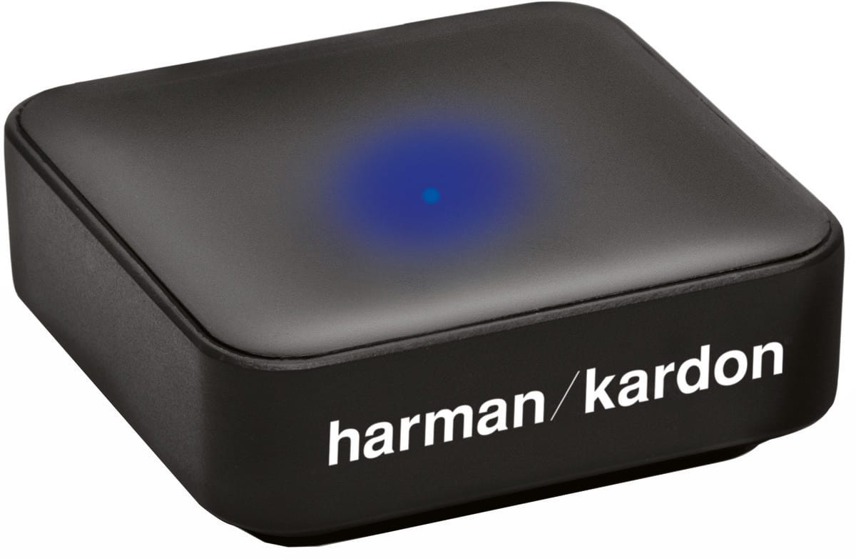 Mit einer 5 × 5 Zentimeter großen Box von Harman/Kardon können sich analoge Stereoanlagen per Bluetooth mit Smartphones und Tablets verbinden