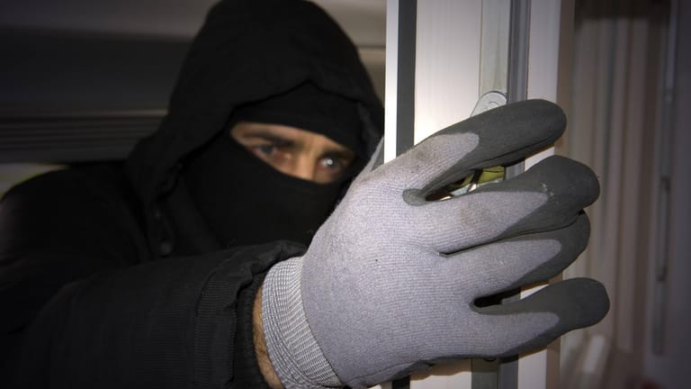 Einbrecher kommen oft durch Fenster oder Balkon- und Terrassentüren