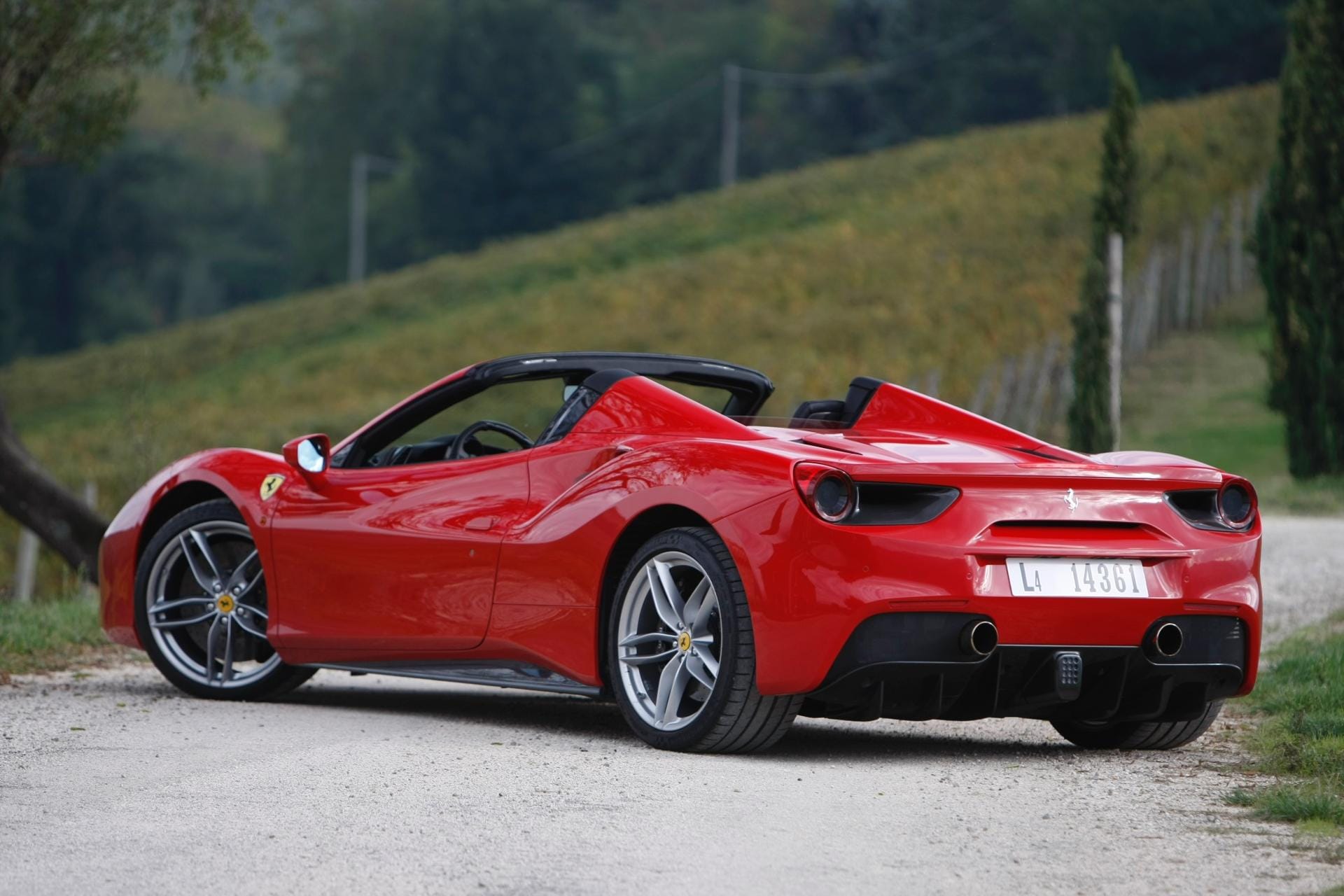 Mindestens 228.368 Euro und 14 Cent kostet der neue Ferrari 488 GTS Spider.