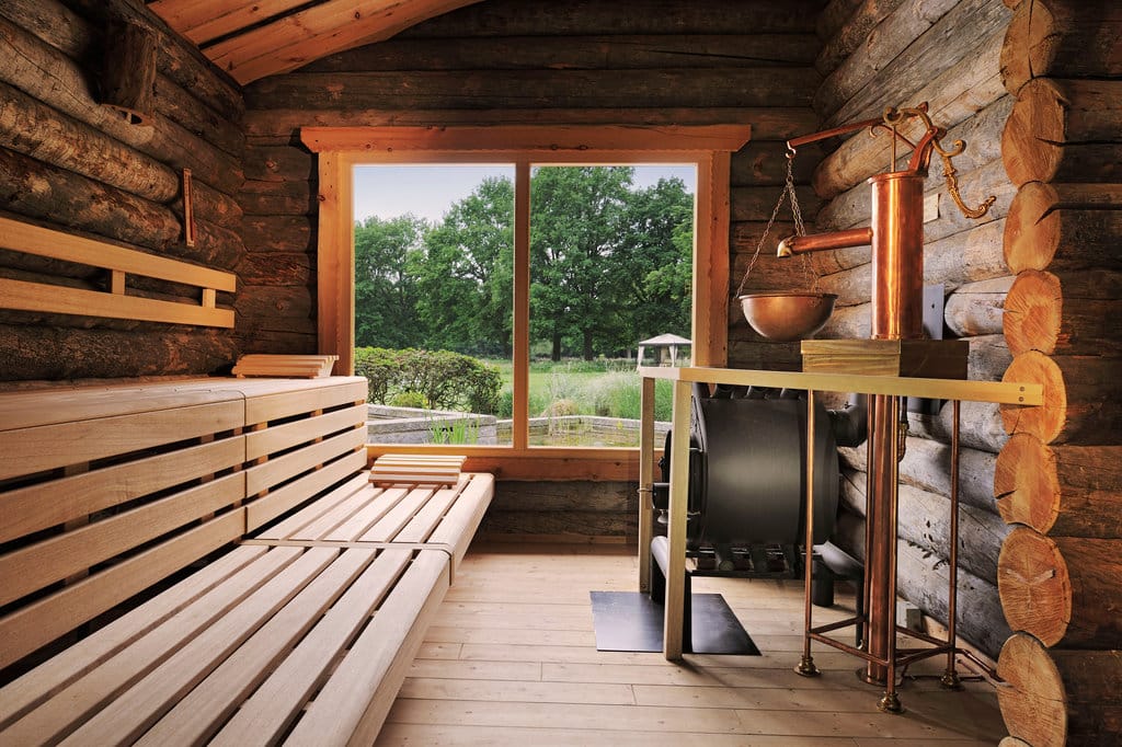 Eine Sauna mit Aussicht stellt das "Romantikhotel Eiden am See" seinen Gästen zur Verfügung.