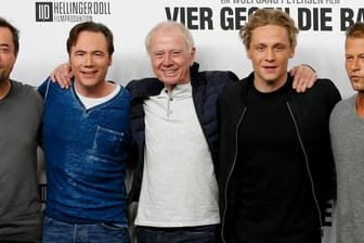 Wolfgang Petersens (Mitte) Stars für "Vier gegen die Bank": Jan Josef Liefers, Michael Herbig, Matthias Schweighöfer und Til Schweiger.