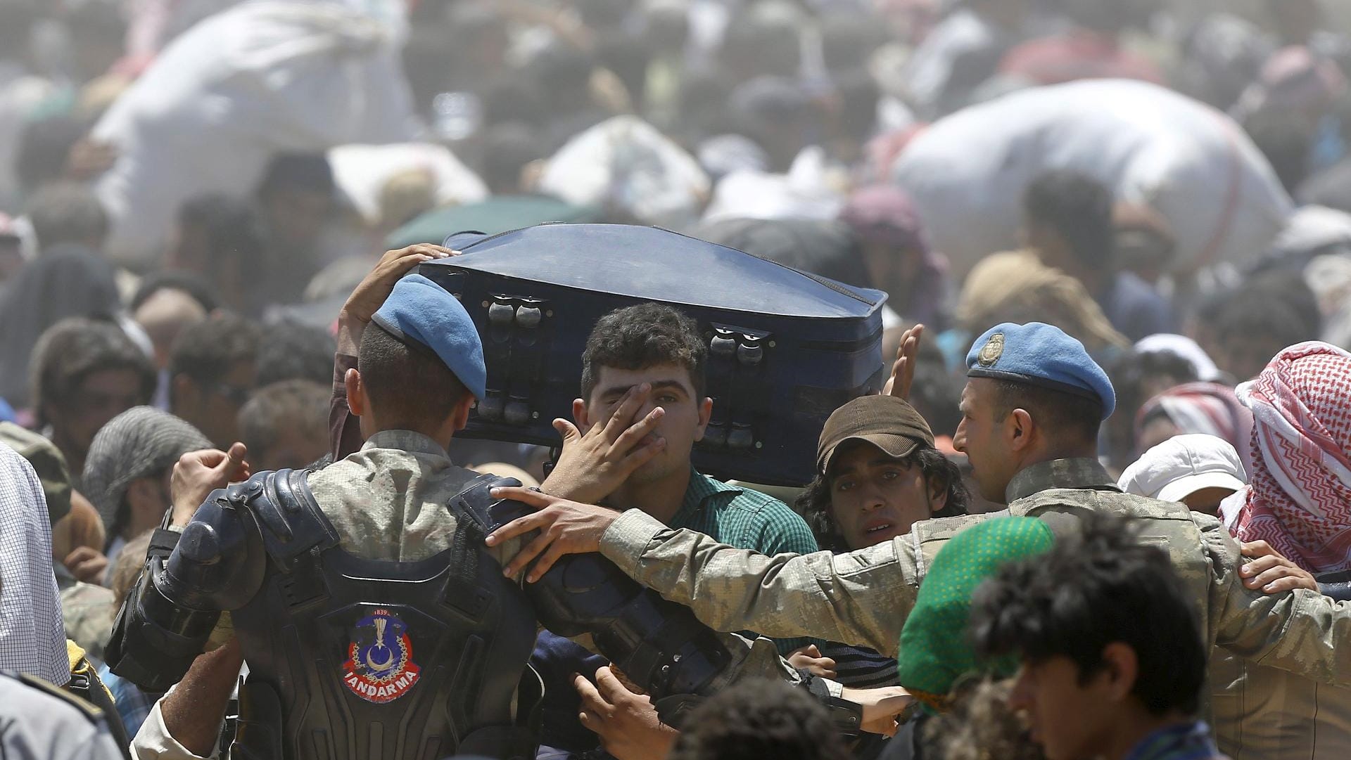 Nichts mehr zu essen: Flüchtlingsandrang an der türkisch-syrischen Grenze.