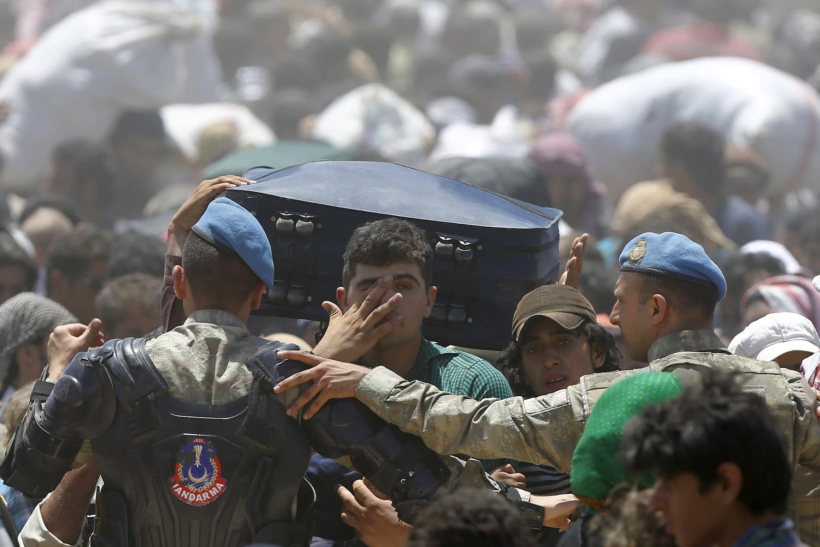 Nichts mehr zu essen: Flüchtlingsandrang an der türkisch-syrischen Grenze.