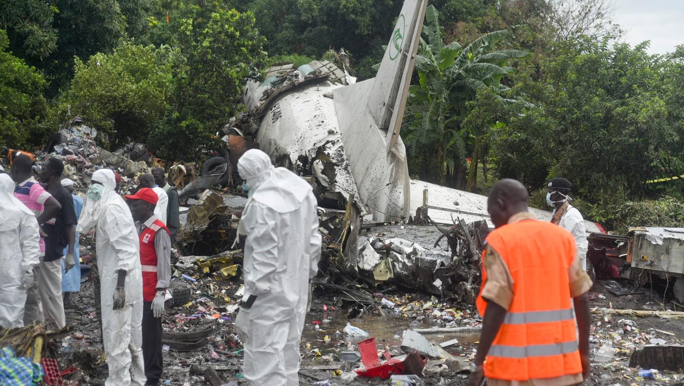 Beim Absturz eines Frachtflugzeugs im Südsudan kamen mehrere Personen ums Leben.