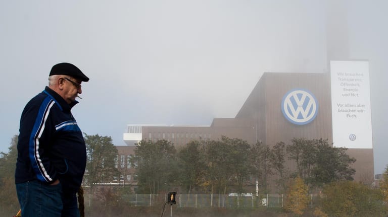 Volkswagen wirbt auf einem Plakat um Transparenz.