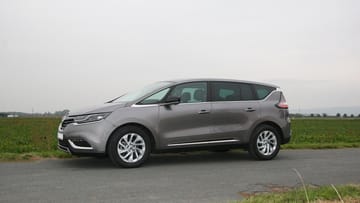 Renault erfindet den Van neu: Das Crossover-Design der fünften Generation wirkt kraftvoll und dynamisch.