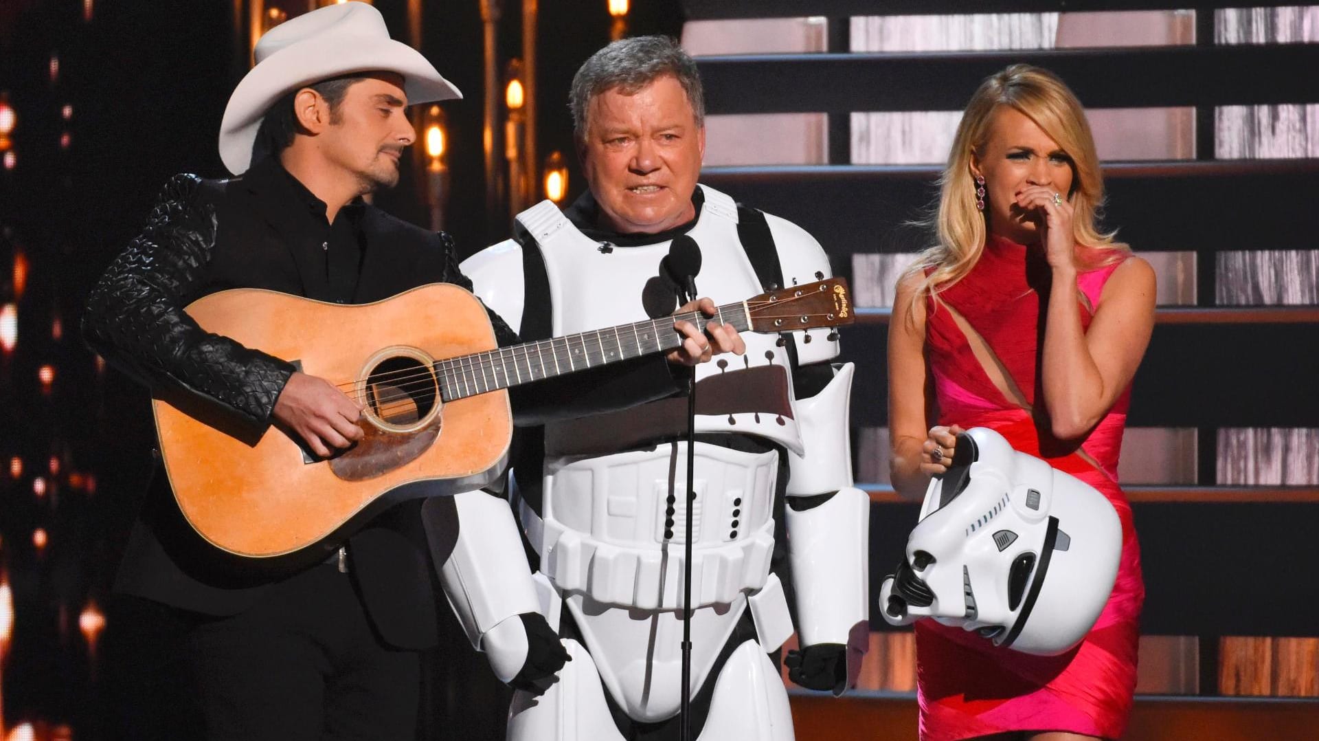 William Shatner kam als Stormtrooper zu den Country Music Awards.