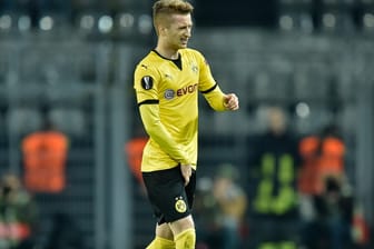 Das sieht nicht gut aus: Mit schmerzverzerrtem Gesicht geht Marco Reus vom Platz.