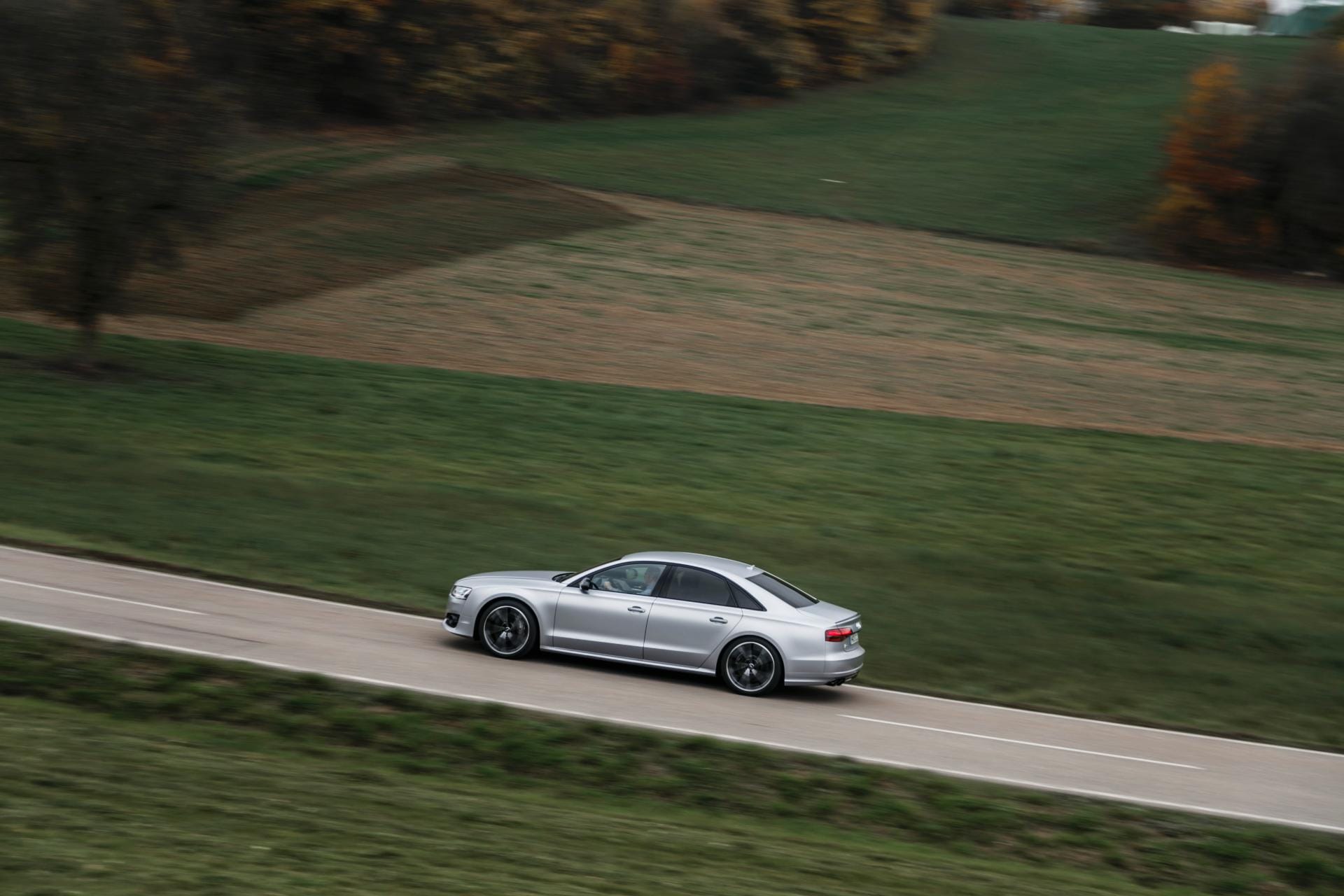 Mit dem bärenstarken S8 Plus krönt der Ingolstädter Hersteller die aktuelle Generation des Audi A8.