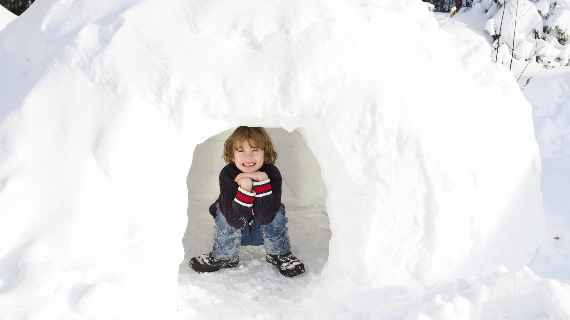 Für Kinder ist es äußerst aufregend, im selbstgebauten Iglu zu spielen.