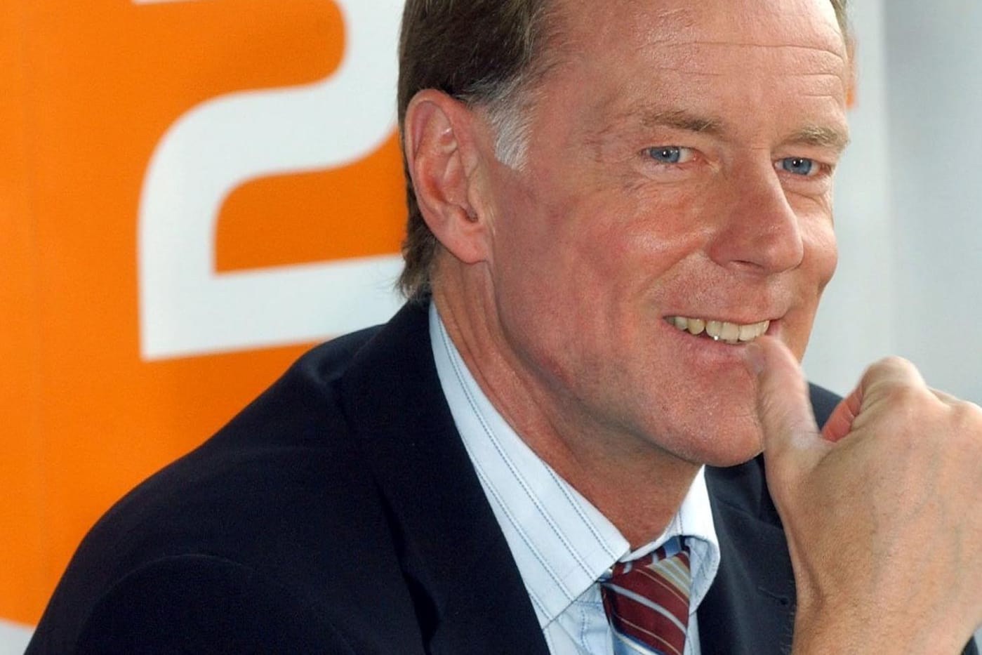 Wolf-Dieter Poschmann moderierte barfuß.