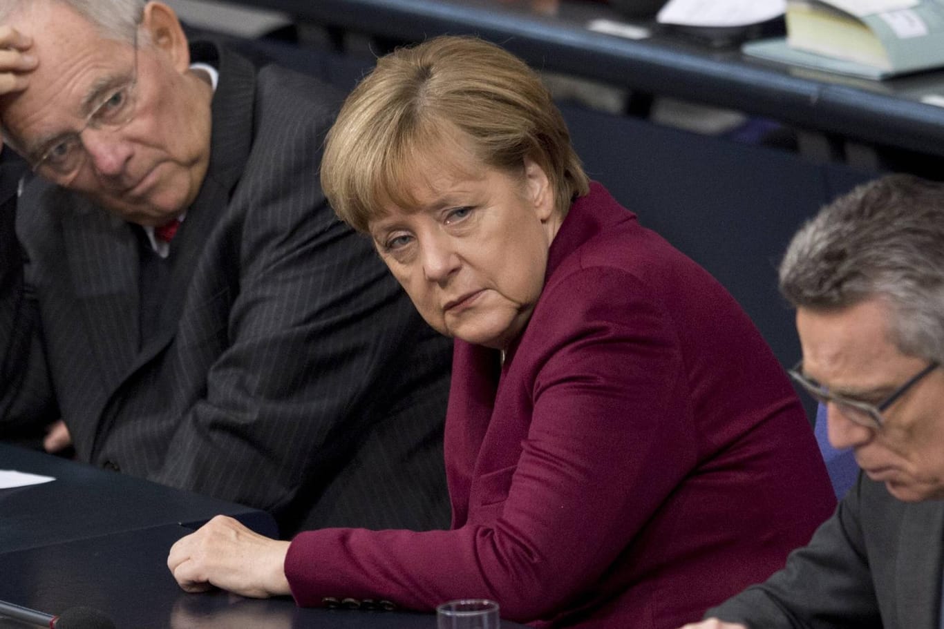 Werden sie der Bundeskanzlerin gefährlich? Angela Merkel und ihre Minister Wolfgang Schäuble (links) und Thomas de Maizière.