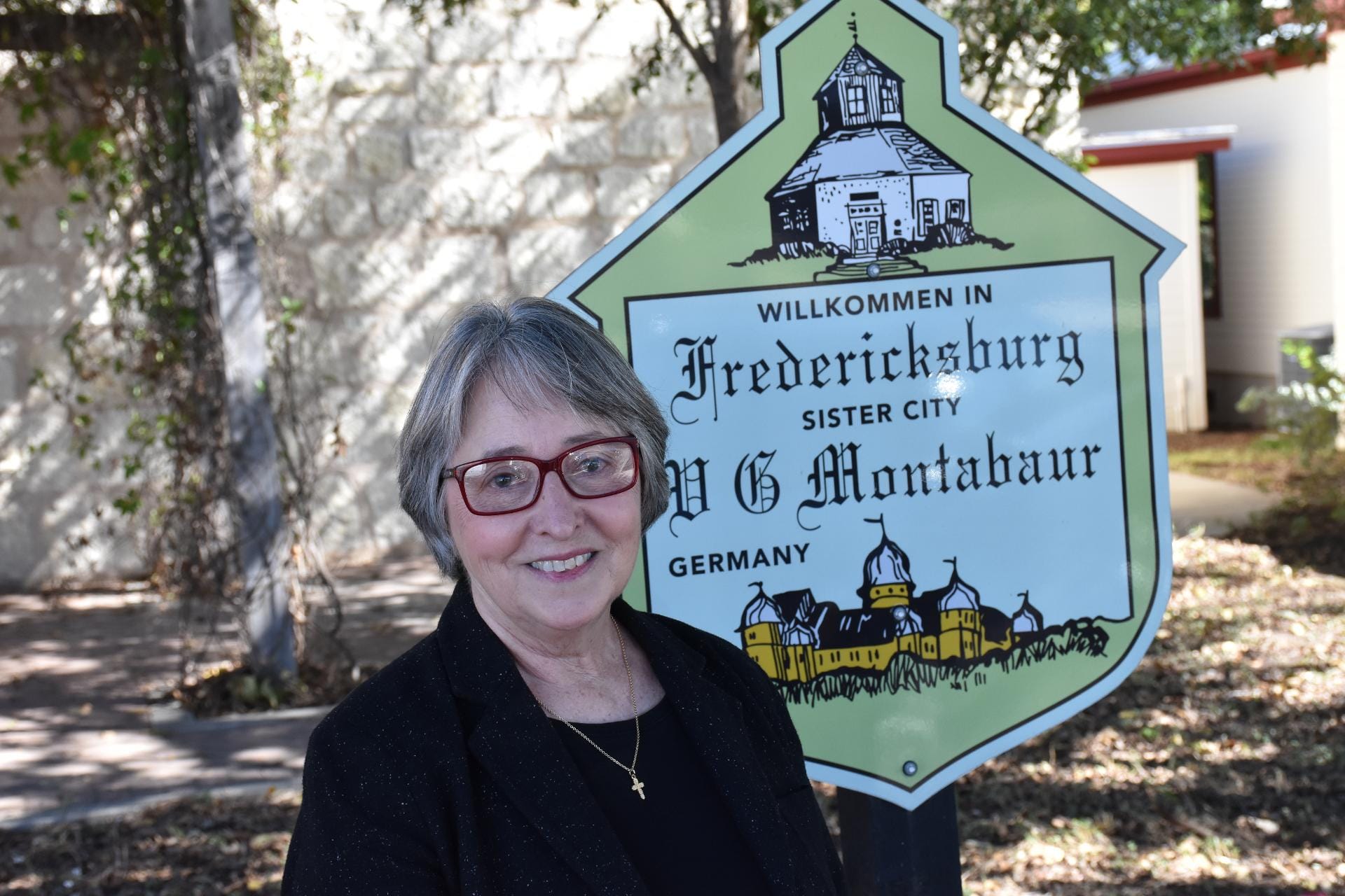 Die Bürgermeisterin von Fredericksburg in Texas ist seit 2014 Linda Langerhans. Auch sie hat deutsche Vorfahren. Die Partnerstadt des deutschen US-Städtchens ist übrigens Montabaur.
