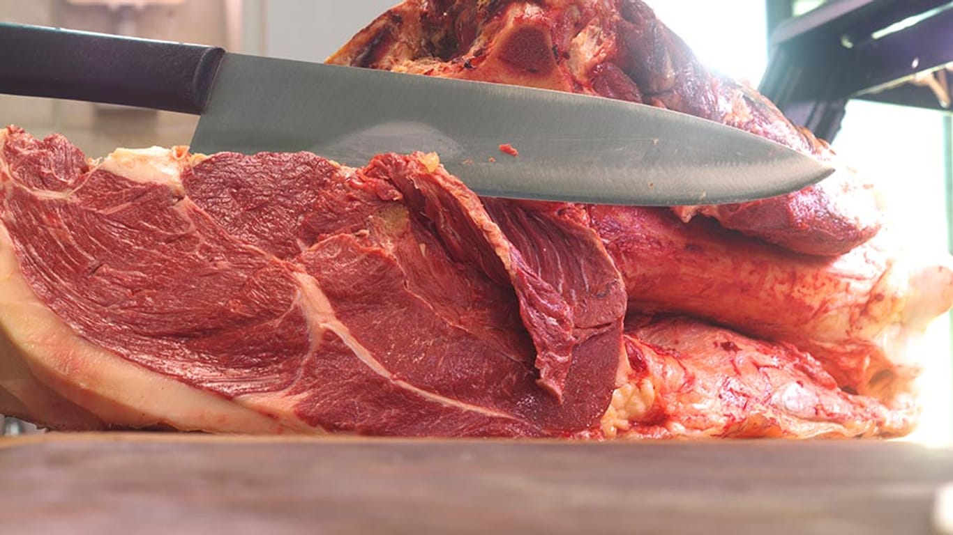 Für Steak-Freunde oft die beste Alternative: frisches Fleisch vom Metzger.