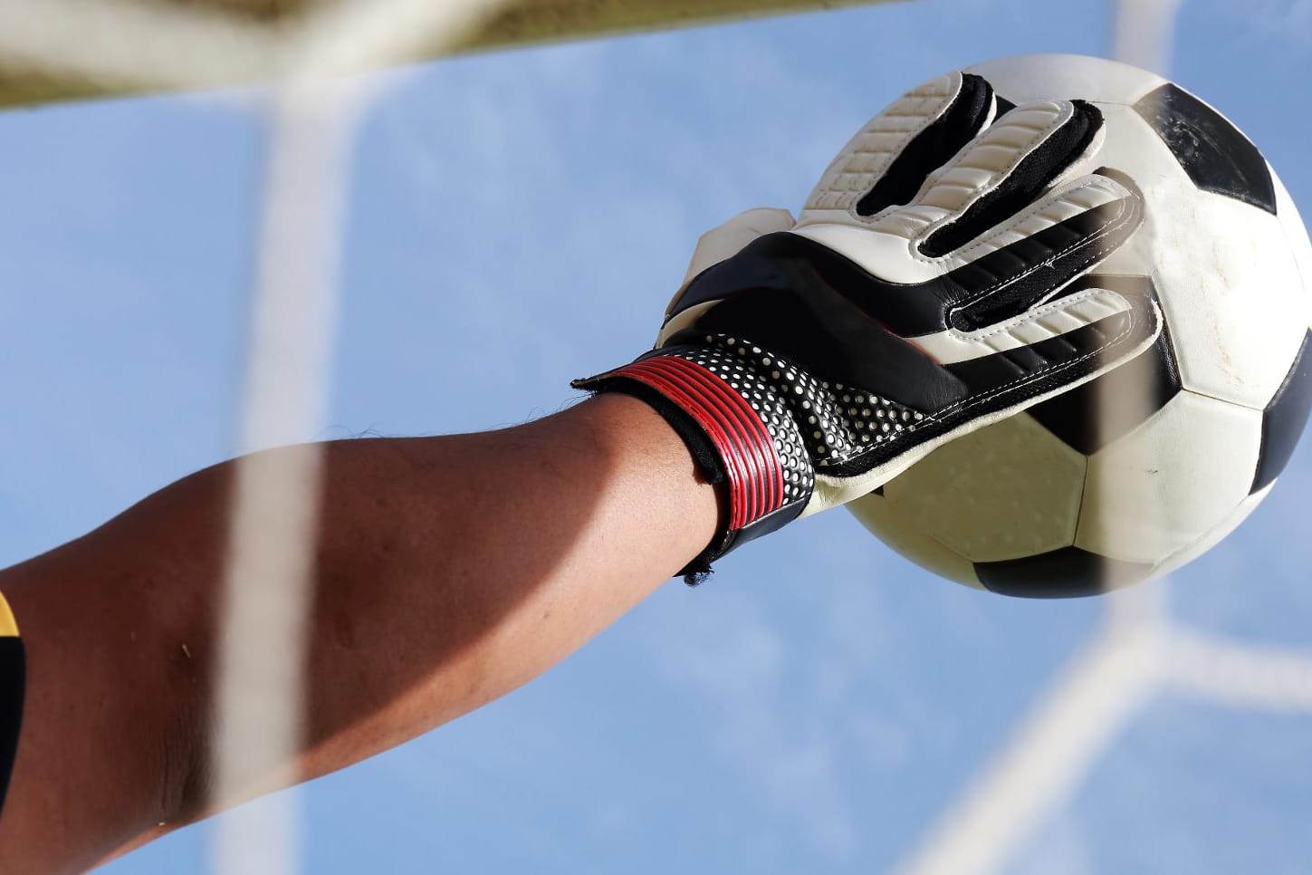 Hand am Ball: Ein Torwart-Problem hat der FC Barcelona nicht.