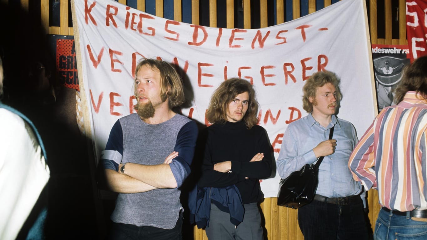 Kundgebung von Kriegsdienstverweigerern in Bonn 1974.