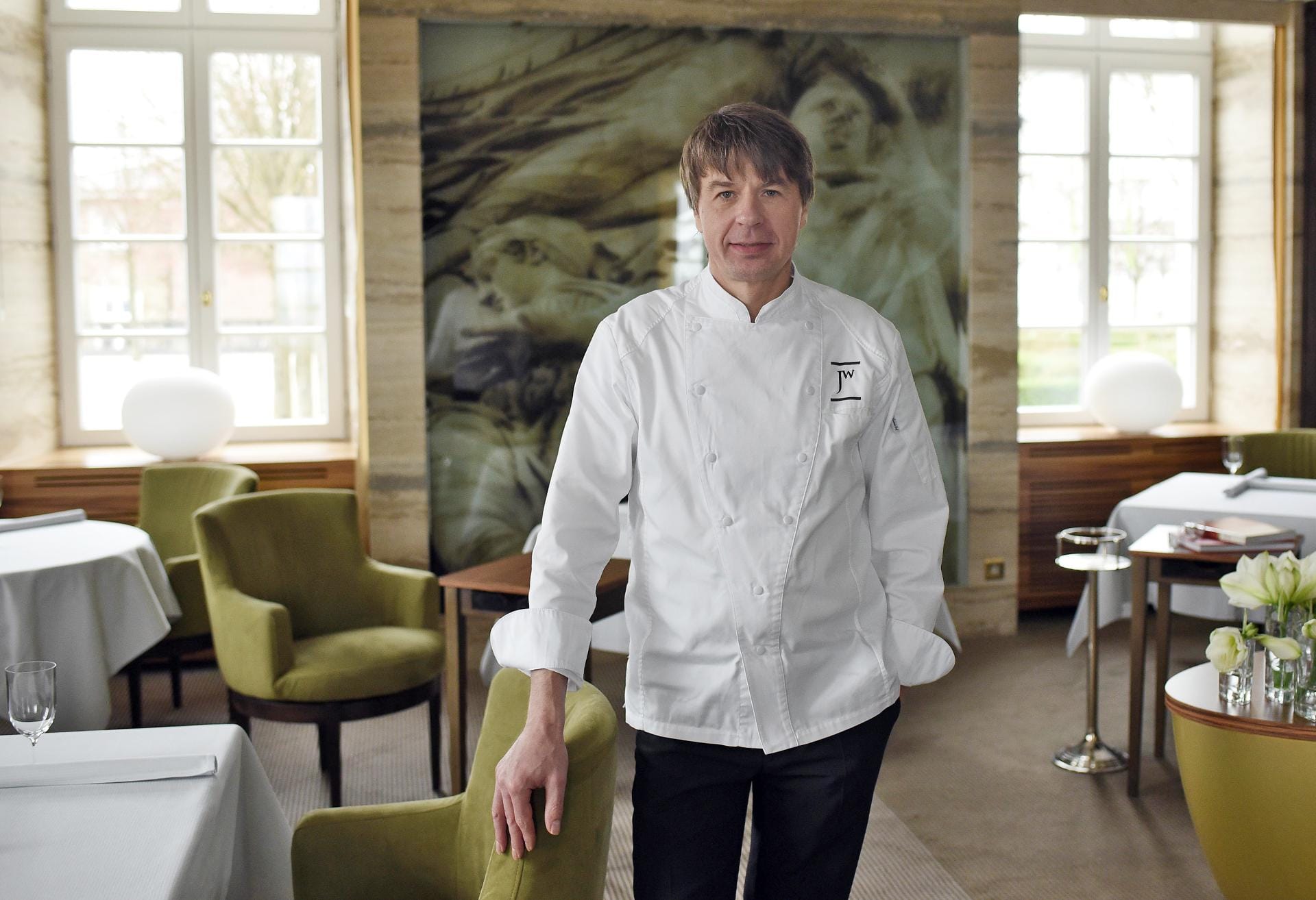 Joachim Wissler zählt mit drei Sternen zu Deutschlands Top-Köchen. Sein Restaurant "Vendôme" liegt in Bergisch Gladbach (Nordrhein-Westfalen).