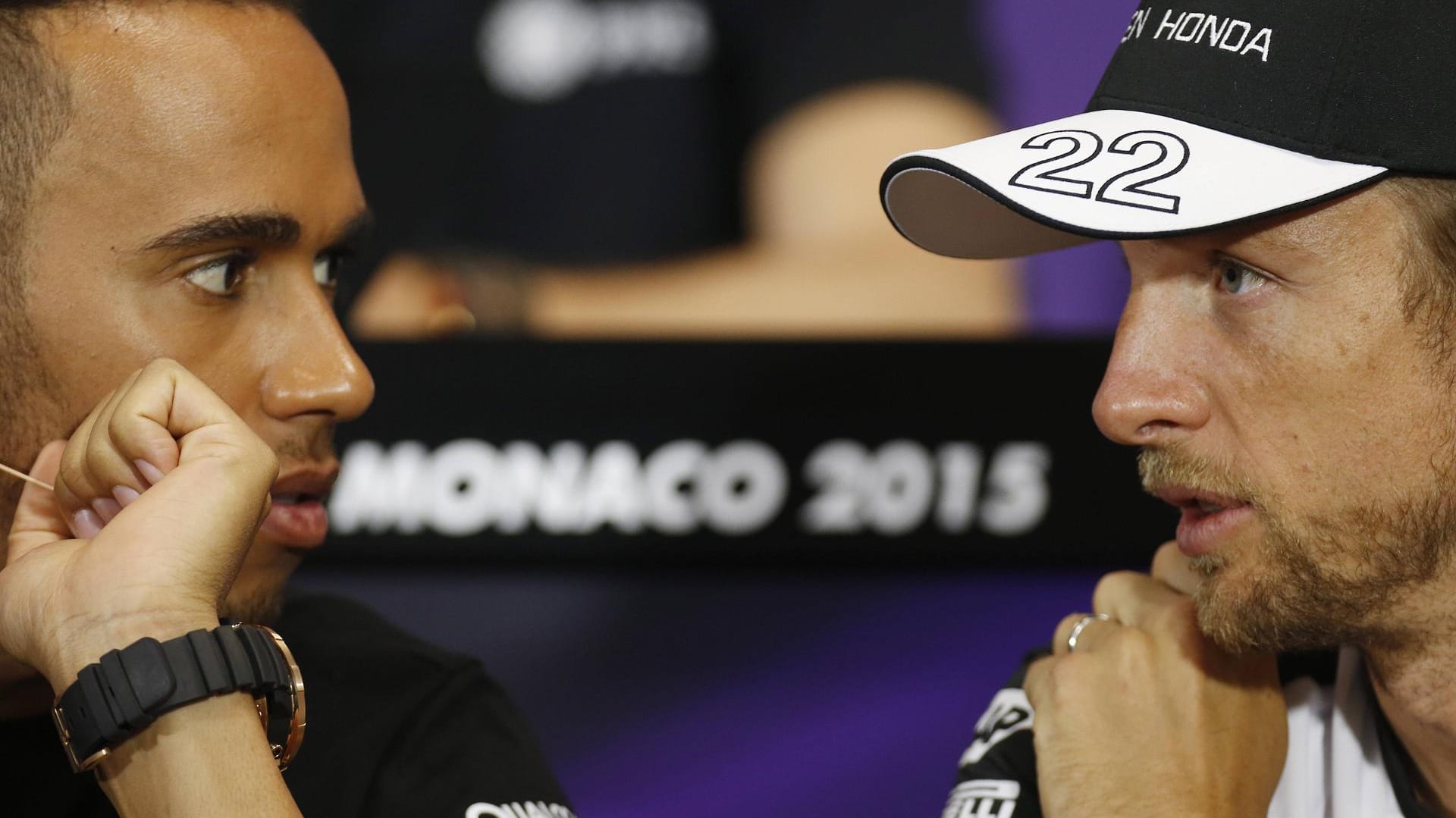 Jenson Button (rechts) ist auf Lewis Hamilton derzeit nicht gut zu sprechen.