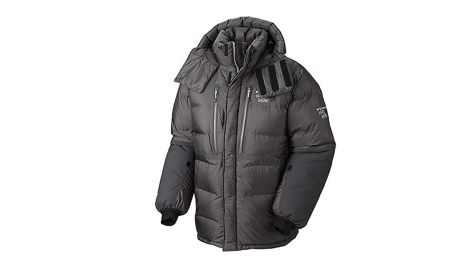 Eine warme wattierte Jacke mit Gänsedaunen wie das Modell Absolute Zero von Mountain Hardwear für etwa 800 Euro hält auch bei extremen Temperaturen warm.