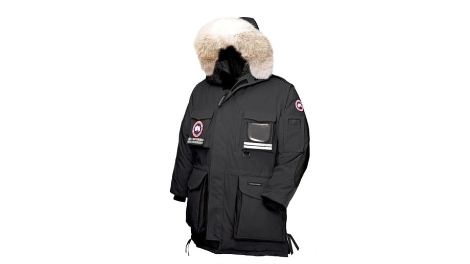 Die Kultjacke Snow Mantra von Canada Goose (um 1450 Euro) mit Kojotenfell an der Kapuze soll bis weit unter -50 Grad warm halten.