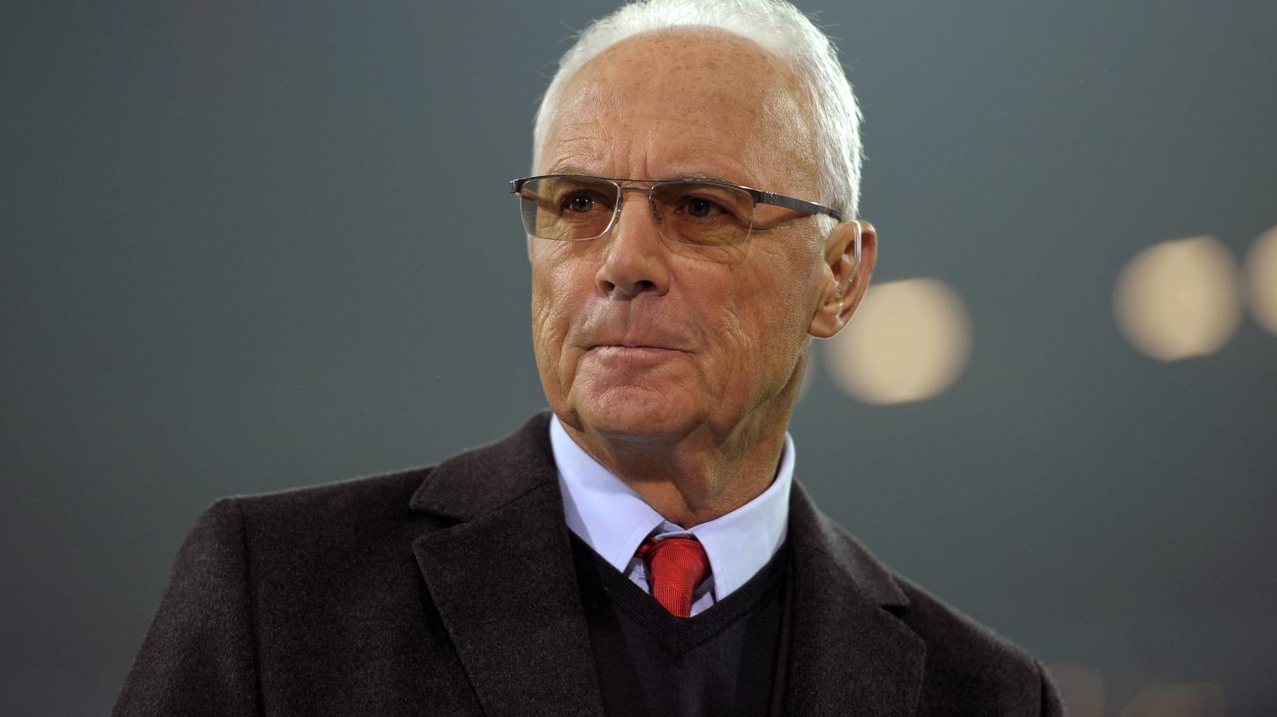 Franz Beckenbauer steht im Zentrum der Korruptionsaffäre um die Vergabe der WM 2006. Franz Beckenbauer steht im Zentrum der Korruptionsaffäre um die Vergabe der WM 2006.