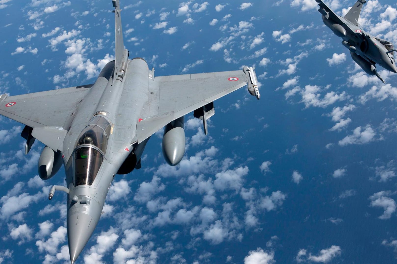 Französischer Rafale Kampf-Jet: In den vergangenen Tagen wurden IS-Stellungen in Al Rakka bombardiert - offenbar mit Erfolg. Die Führung der Extremisten zieht sich zurück.