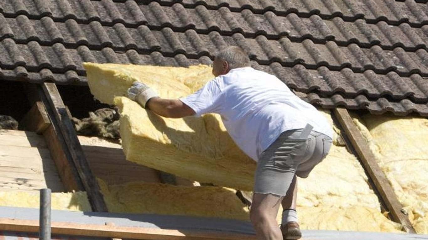 Wenn mehr als ein Drittel der Dachfläche eines Einfamilienhauses gedämmt wird, ist ein Lüftungskonzept Pflicht.