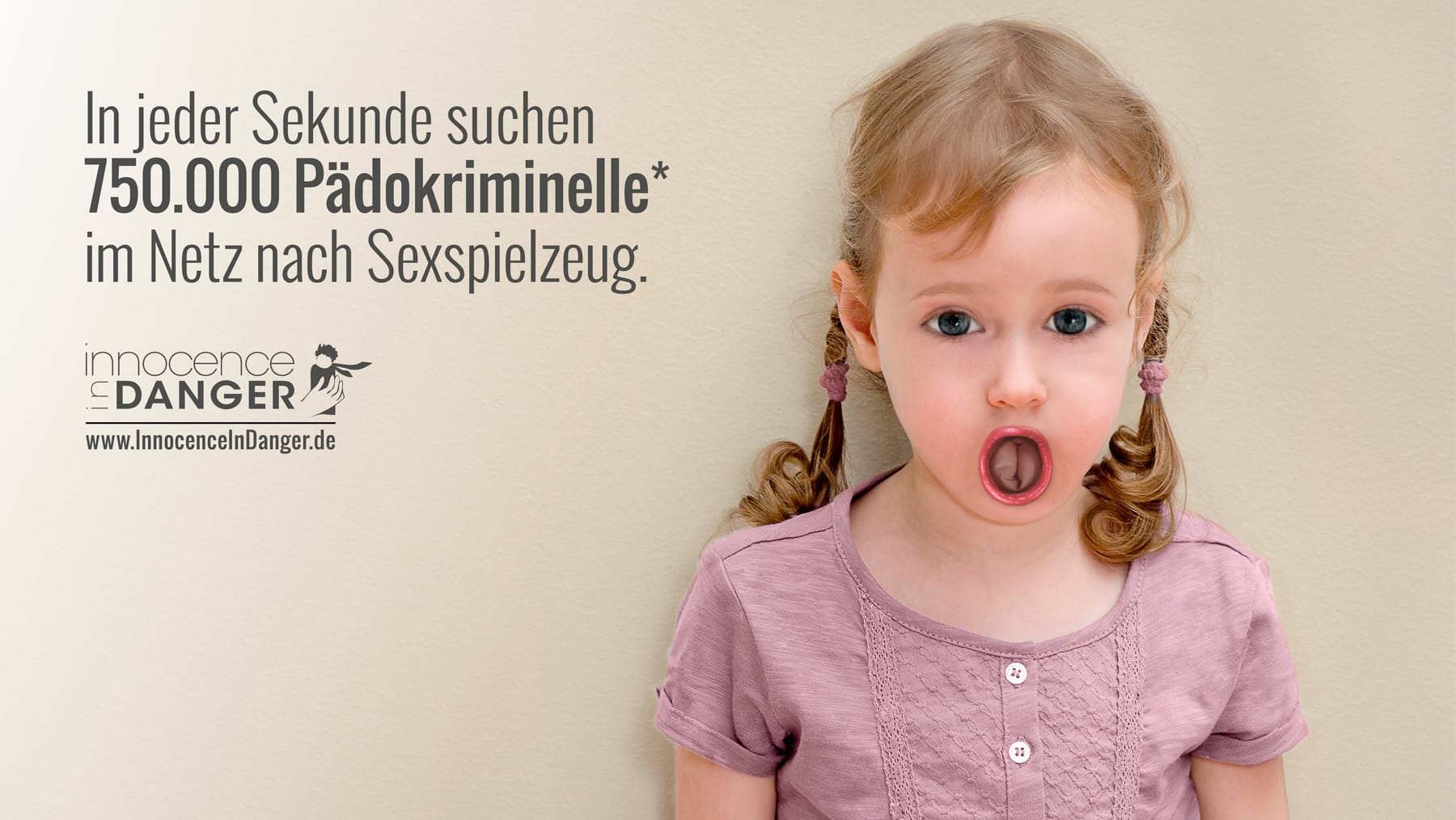 Mit krassen Bilder macht die Initiative "Innocence in Danger" auf den Missbrauch von Kindern im Internet aufmerksam.