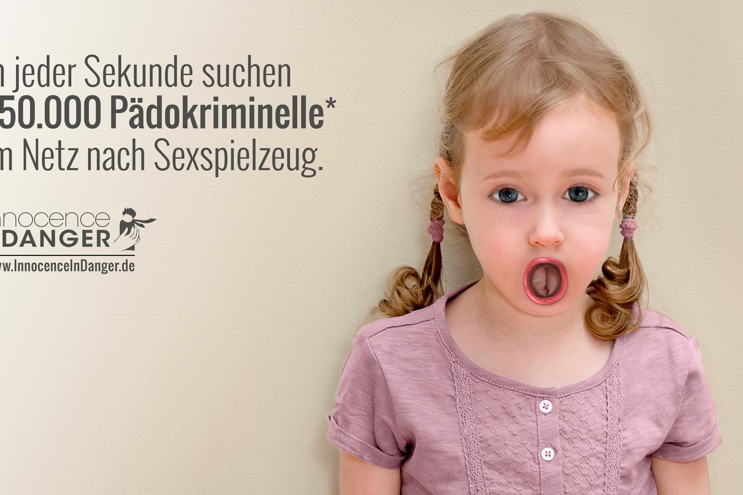 Mit krassen Bilder macht die Initiative "Innocence in Danger" auf den Missbrauch von Kindern im Internet aufmerksam.