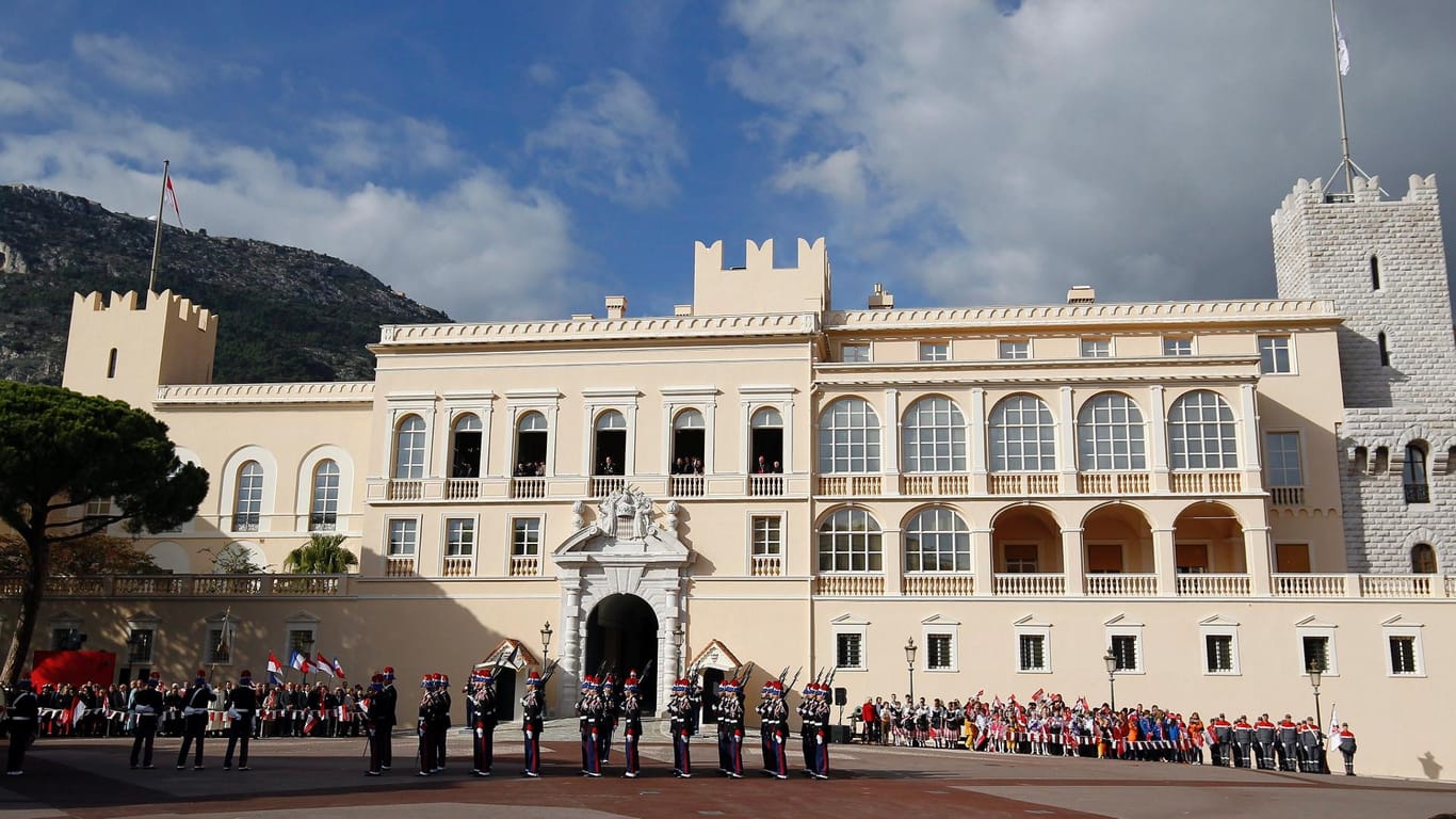 Der Nationalfeiertag wurde in Monaco mit einer Militärparade zelebriert.