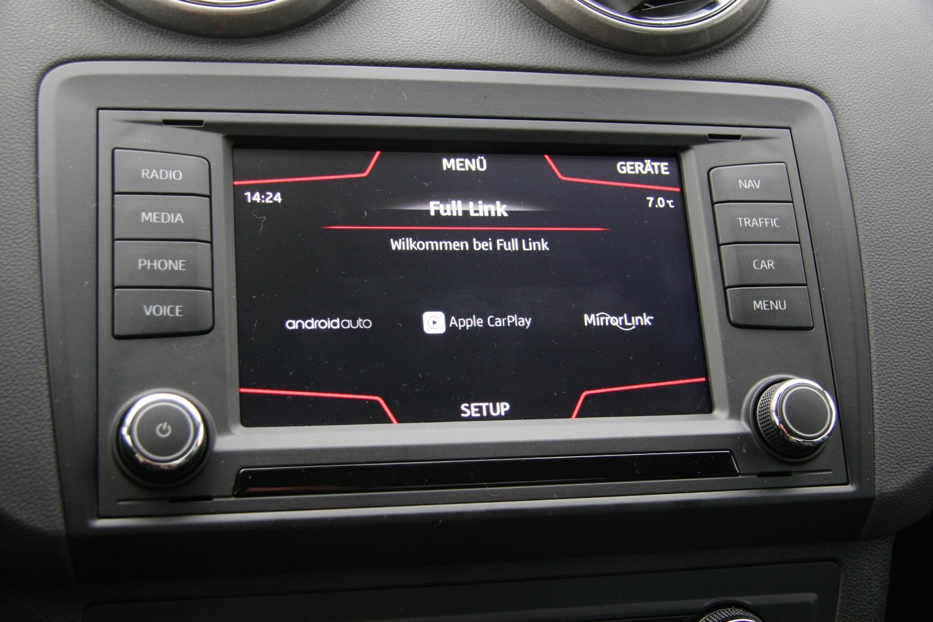 Apple Car Play, Android Auto oder Mirror Link, Bluetooth, Gestensteuerung und Sprachbedienung - so wird der Ibiza laut Hersteller "zum Bestandteil der vernetzten Welt".