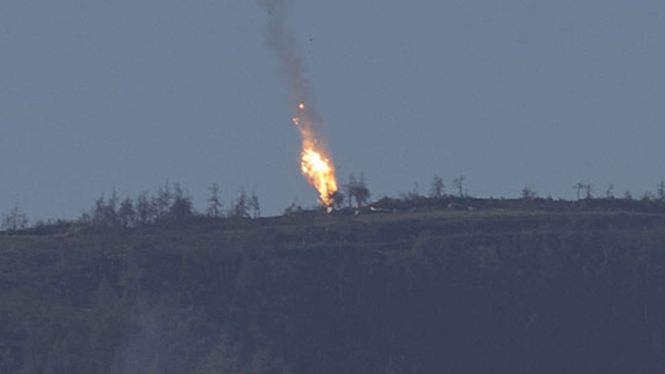 Das russische Kampfflugzeug ist nahe der türkischen Grenze auf syrischem Boden abgestürzt.