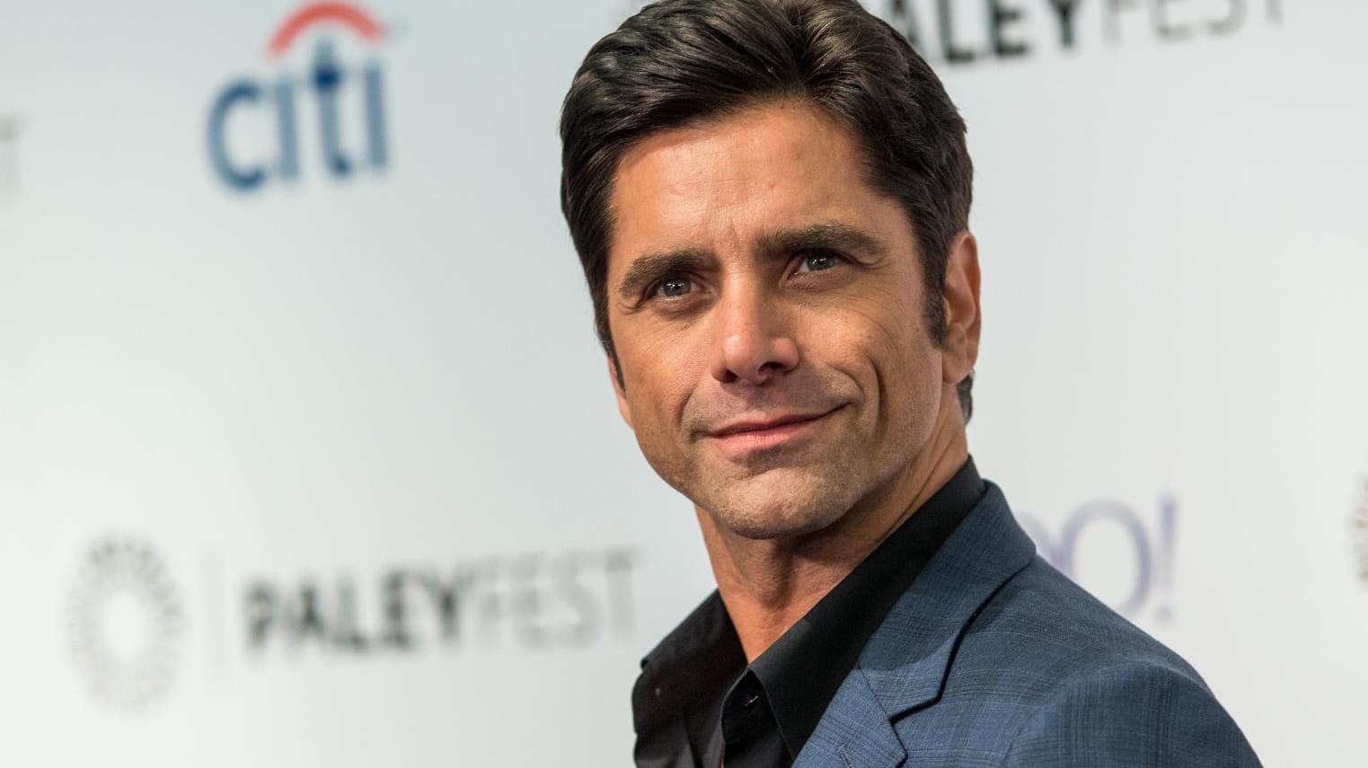 Im Juni 2015 wurde John Stamos betrunken am Steuer erwischt.