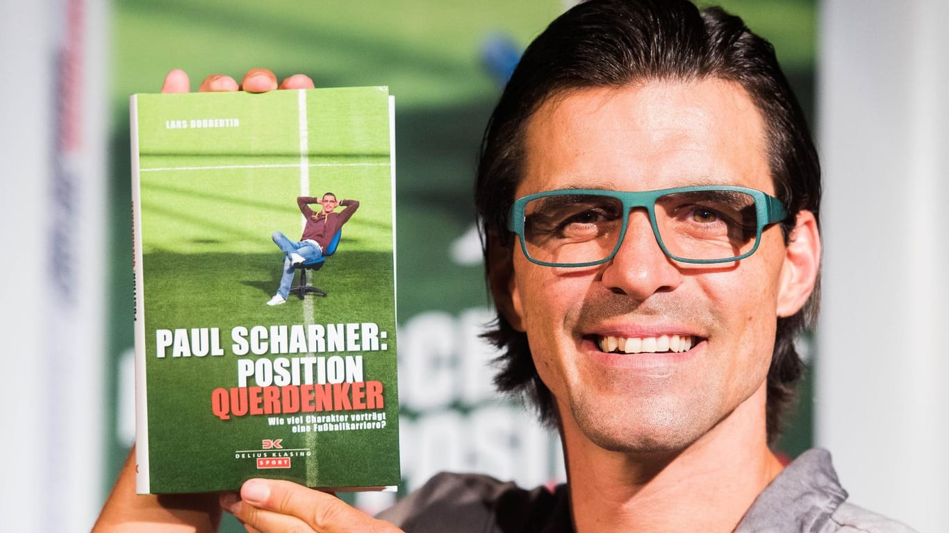Ex-Fußballer Paul Scharner stellt seine Autobiografie vor.