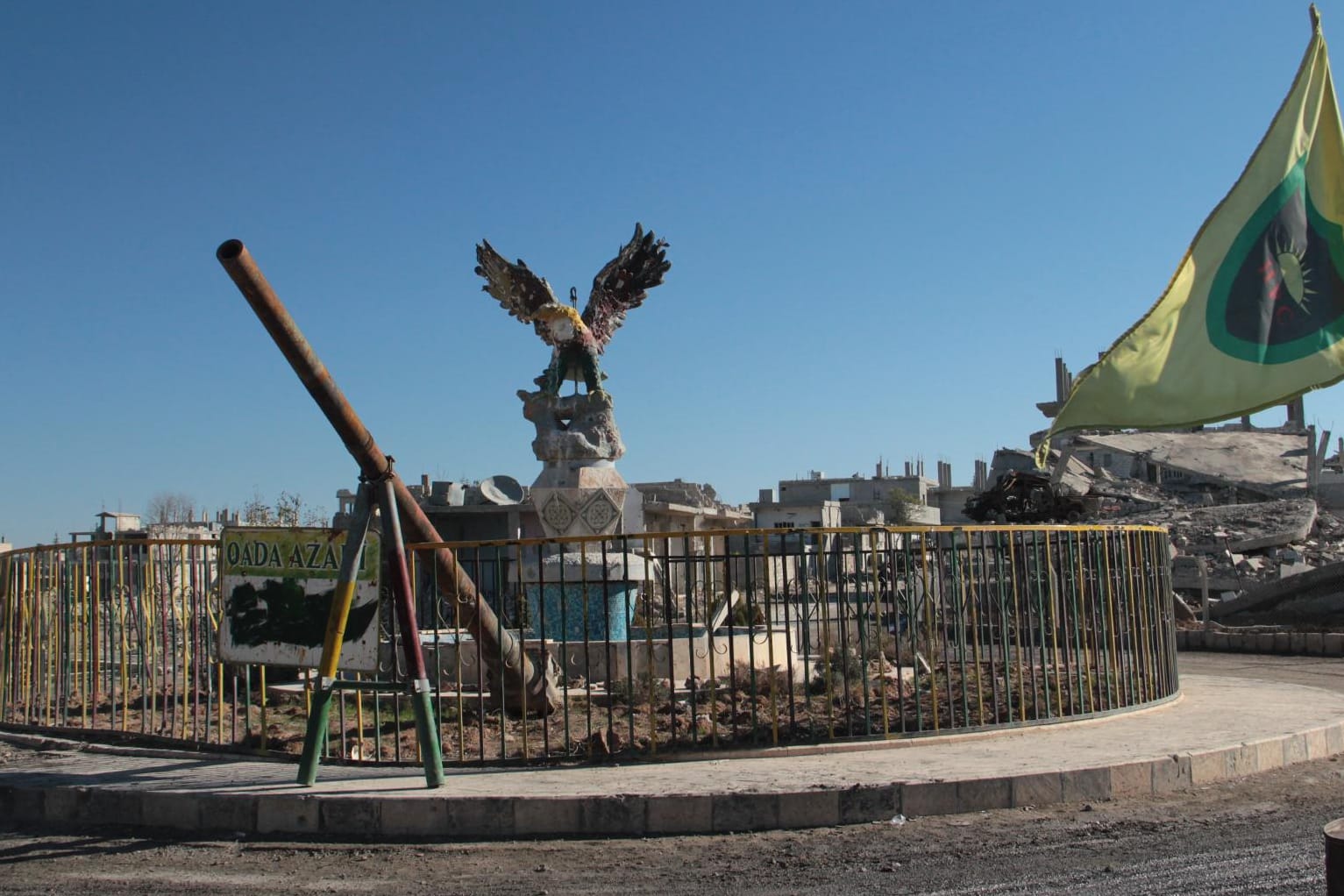 Der Adler am Freiheitsplatz erfüllt die Bewohner Kobanes mit Stolz.