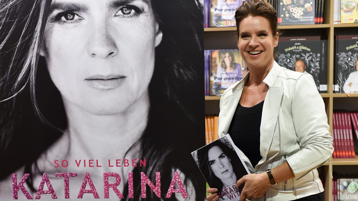 Katarina Witt heute: Im Oktober 2015 präsentierte sie auf der Frankfurter Buchmesse ihren Bildband "So viel Leben".