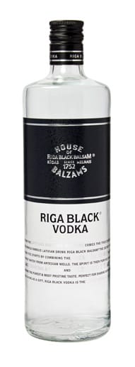 Der Riga Black Wodka beeindruckte die Preisrichter der International Wine & Spirit Competition: "Sauber und fehlerlos", notierten sie. Mit einem Preis von etwa 10 Euro ist dieser Wodka der günstigste der Großen. Produziert und entwickelt wurde der Kartoffelbrand von der Amber Beverage Group.