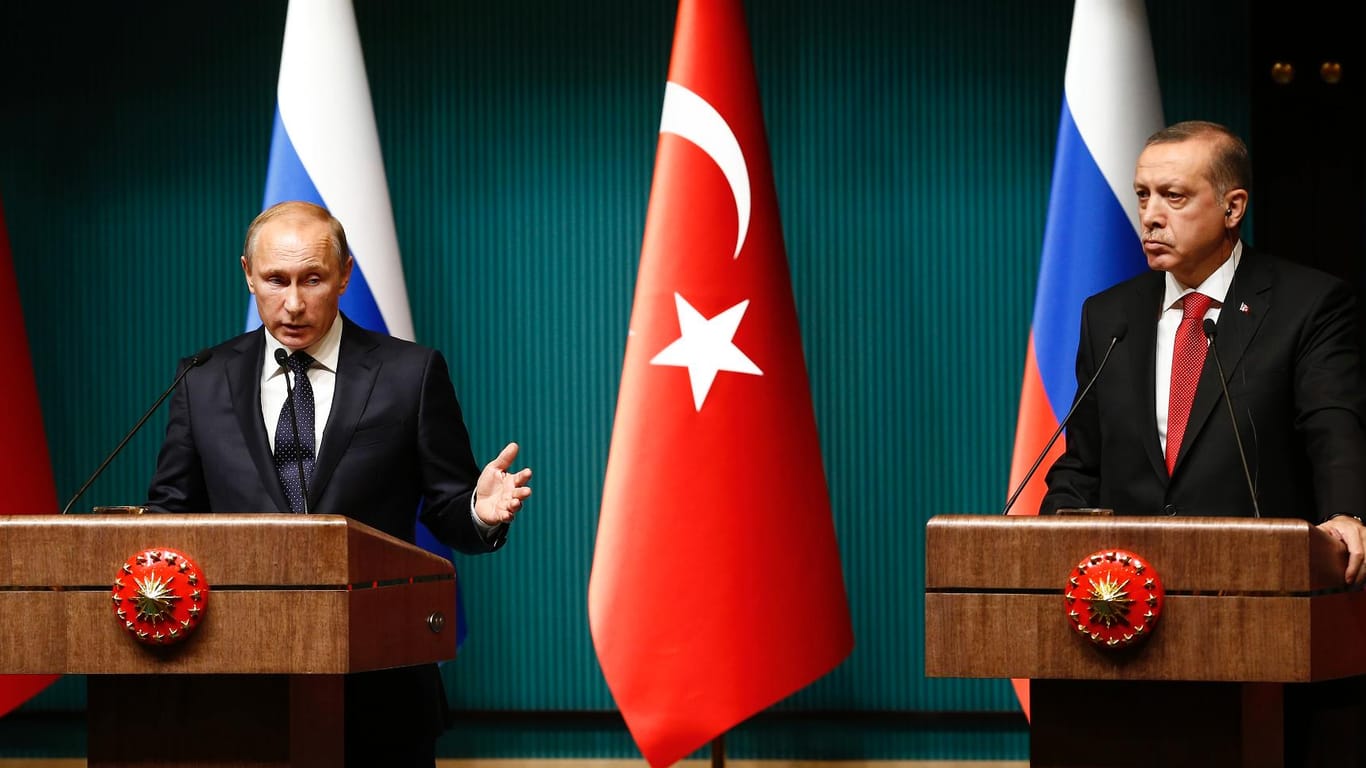 Putin und Erdogan bei einer Konferenz in Ankara im vergangenen Jahr: Nun herrscht Eiszeit zwischen den beiden Staatschefs.